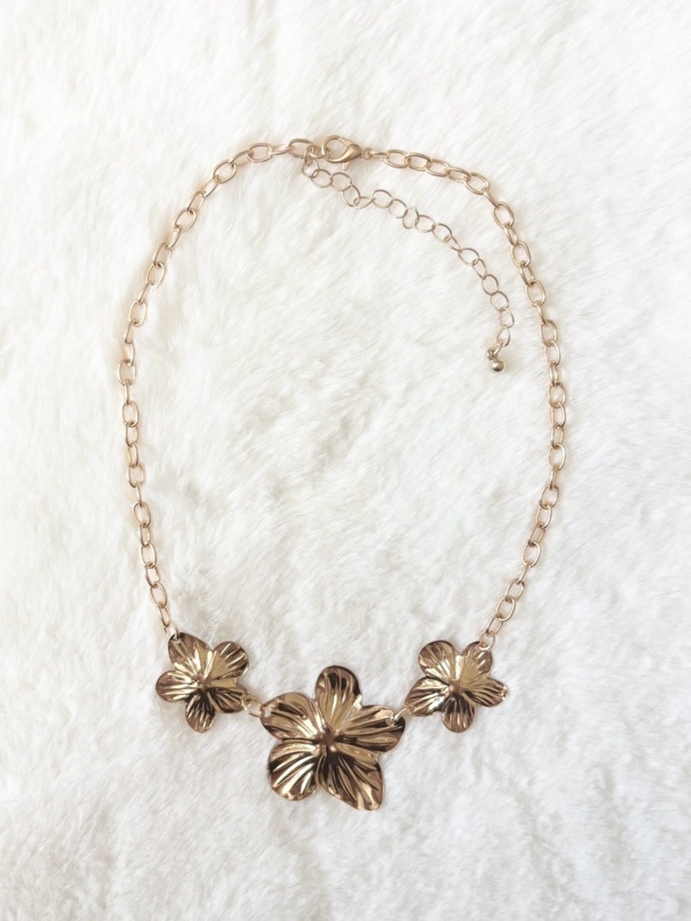 5/$15 🩷 MUST BUNDLE Gold Floral Statement Necklace - Women Jewelry